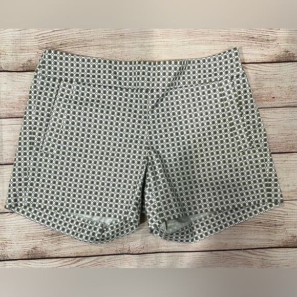 J.Crew Chino Stretch City Fit Lt. Green & White Geo Print Shorts Size 2 - Picture 1 of 5